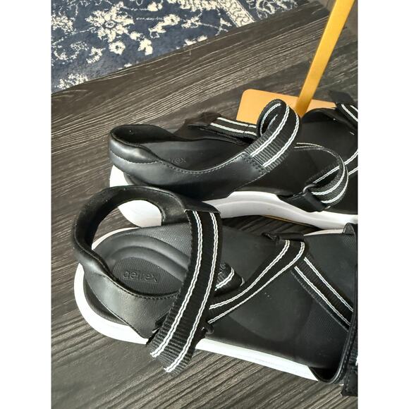 Aetrex Marz Black and White Adjustable Sport Sandal Sz. 10